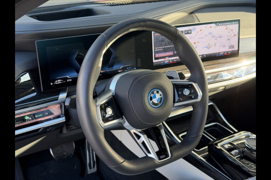 BMW 7 Serie 750e xDrive | M-Sport | B&W Audio | Panorama dak | 360 Camera | Unieke kleur!