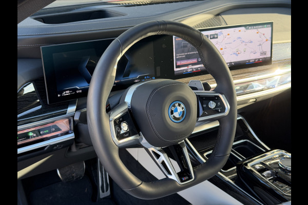 BMW 7 Serie 750e xDrive | M-Sport | B&W Audio | Panorama dak | 360 Camera | Unieke kleur!