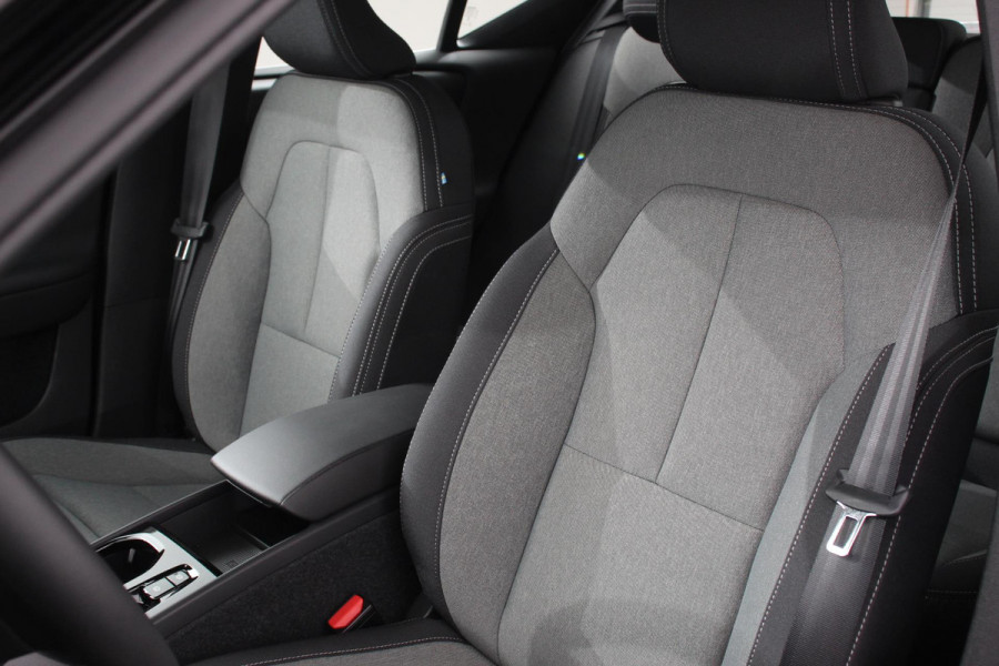 Volvo XC40 1.5 T5 Plug-in hybrid Plus Bright Navigatie Climate Control Adaptive Cruise Control  18"LMV Camera Parkeer sensoren Led