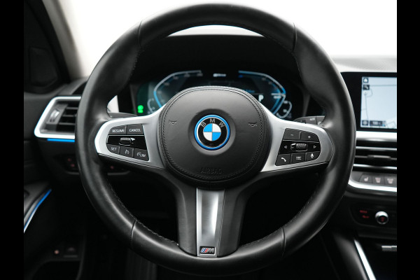 BMW 3 Serie Touring 320e xDrive Sportline PHEV 204pk Dealer O.H | SOH 88,1% | Trekhaak Af Fabriek | Camera | Laser LED | Cruise Control | Lederen Sportstoelen Verwarmd | Keyless | Sfeerverlichting | Apple Carplay | BLIS | Virtual | Navigatie | DAB | 18"L. Plug In Hybrid |