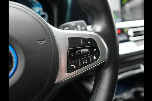 BMW 3 Serie Touring 320e xDrive Sportline PHEV 204pk Dealer O.H | SOH 88,1% | Trekhaak Af Fabriek | Camera | Laser LED | Cruise Control | Lederen Sportstoelen Verwarmd | Keyless | Sfeerverlichting | Apple Carplay | BLIS | Virtual | Navigatie | DAB | 18"L. Plug In Hybrid |
