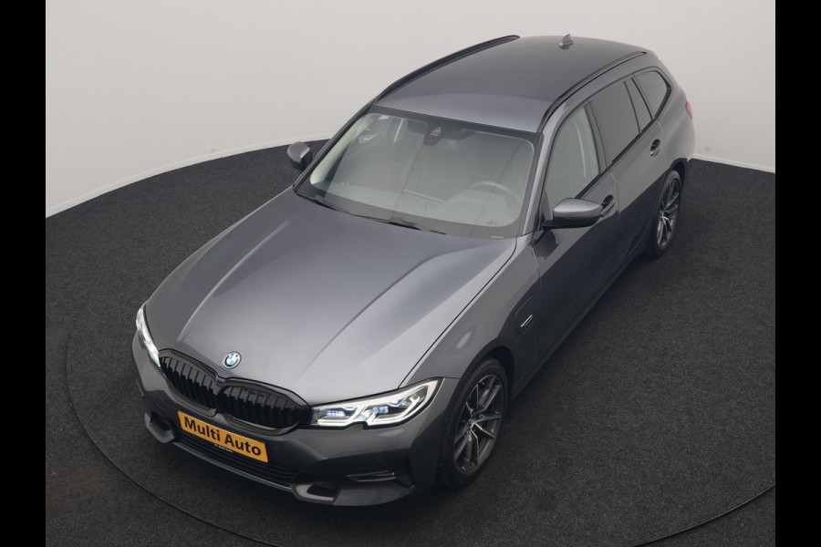 BMW 3 Serie Touring 320e xDrive Sportline PHEV 204pk Dealer O.H | SOH 88,1% | Trekhaak Af Fabriek | Camera | Laser LED | Cruise Control | Lederen Sportstoelen Verwarmd | Keyless | Sfeerverlichting | Apple Carplay | BLIS | Virtual | Navigatie | DAB | 18"L. Plug In Hybrid |