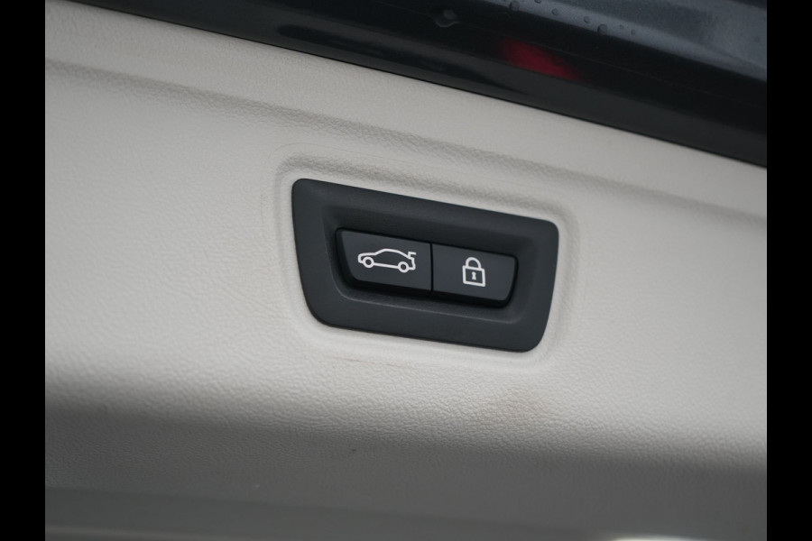 BMW 3 Serie Touring 320e xDrive Sportline PHEV 204pk Dealer O.H | SOH 88,1% | Trekhaak Af Fabriek | Camera | Laser LED | Cruise Control | Lederen Sportstoelen Verwarmd | Keyless | Sfeerverlichting | Apple Carplay | BLIS | Virtual | Navigatie | DAB | 18"L. Plug In Hybrid |