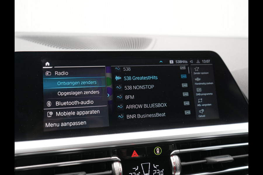 BMW 3 Serie Touring 320e xDrive Sportline PHEV 204pk Dealer O.H | SOH 88,1% | Trekhaak Af Fabriek | Camera | Laser LED | Cruise Control | Lederen Sportstoelen Verwarmd | Keyless | Sfeerverlichting | Apple Carplay | BLIS | Virtual | Navigatie | DAB | 18"L. Plug In Hybrid |
