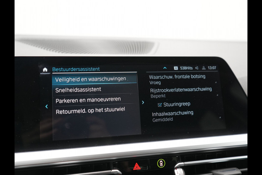 BMW 3 Serie Touring 320e xDrive Sportline PHEV 204pk Dealer O.H | SOH 88,1% | Trekhaak Af Fabriek | Camera | Laser LED | Cruise Control | Lederen Sportstoelen Verwarmd | Keyless | Sfeerverlichting | Apple Carplay | BLIS | Virtual | Navigatie | DAB | 18"L. Plug In Hybrid |