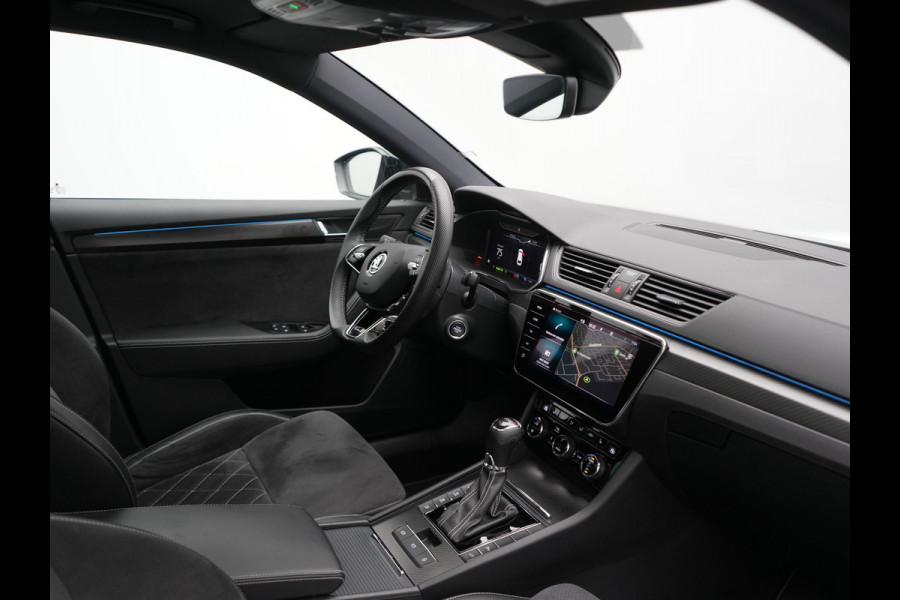 Škoda Superb Combi 1.4 TSI iV Sportline Business PHEV 218pk Dealer O.H. | SOH 91,2% | Panodak | Adaptive Cruise | Camera | Canton Audio | Alcantara Sportstoelen Memory & Verwarmd | Sfeerverlichting | Keyless | BLIS | Stuur Verwarmd | Apple Carplay | Crystal LED | Navigatie | Plug In Hybrid |