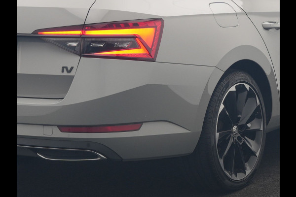 Škoda Superb Combi 1.4 TSI iV Sportline Business PHEV 218pk Dealer O.H. | SOH 91,2% | Panodak | Adaptive Cruise | Camera | Canton Audio | Alcantara Sportstoelen Memory & Verwarmd | Sfeerverlichting | Keyless | BLIS | Stuur Verwarmd | Apple Carplay | Crystal LED | Navigatie | Plug In Hybrid |