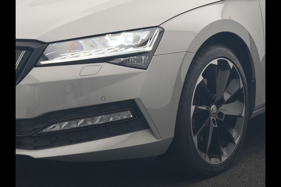 Škoda Superb Combi 1.4 TSI iV Sportline Business PHEV 218pk Dealer O.H. | SOH 91,2% | Panodak | Adaptive Cruise | Camera | Canton Audio | Alcantara Sportstoelen Memory & Verwarmd | Sfeerverlichting | Keyless | BLIS | Stuur Verwarmd | Apple Carplay | Crystal LED | Navigatie | Plug In Hybrid |