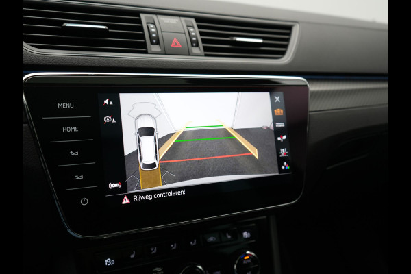 Škoda Superb Combi 1.4 TSI iV Sportline Business PHEV 218pk Dealer O.H. | SOH 91,2% | Panodak | Adaptive Cruise | Camera | Canton Audio | Alcantara Sportstoelen Memory & Verwarmd | Sfeerverlichting | Keyless | BLIS | Stuur Verwarmd | Apple Carplay | Crystal LED | Navigatie | Plug In Hybrid |