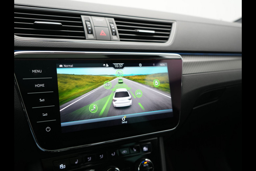 Škoda Superb Combi 1.4 TSI iV Sportline Business PHEV 218pk Dealer O.H. | SOH 91,2% | Panodak | Adaptive Cruise | Camera | Canton Audio | Alcantara Sportstoelen Memory & Verwarmd | Sfeerverlichting | Keyless | BLIS | Stuur Verwarmd | Apple Carplay | Crystal LED | Navigatie | Plug In Hybrid |
