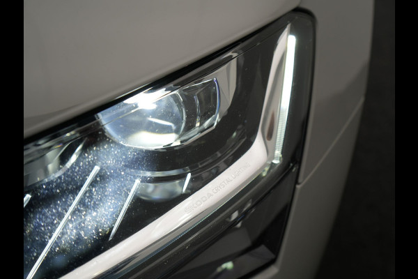 Škoda Superb Combi 1.4 TSI iV Sportline Business PHEV 218pk Dealer O.H. | SOH 91,2% | Panodak | Adaptive Cruise | Camera | Canton Audio | Alcantara Sportstoelen Memory & Verwarmd | Sfeerverlichting | Keyless | BLIS | Stuur Verwarmd | Apple Carplay | Crystal LED | Navigatie | Plug In Hybrid |