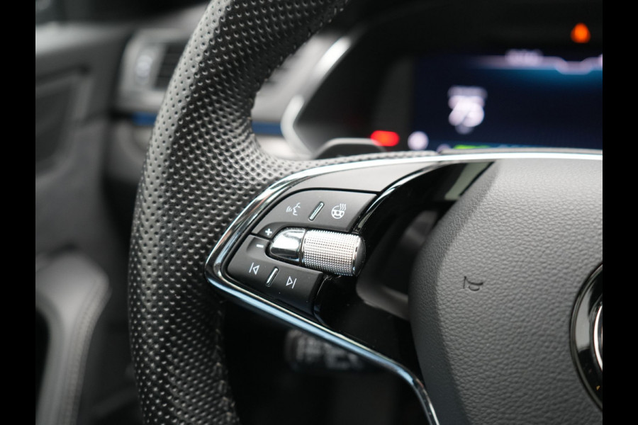 Škoda Superb Combi 1.4 TSI iV Sportline Business PHEV 218pk Dealer O.H. | SOH 91,2% | Panodak | Adaptive Cruise | Camera | Canton Audio | Alcantara Sportstoelen Memory & Verwarmd | Sfeerverlichting | Keyless | BLIS | Stuur Verwarmd | Apple Carplay | Crystal LED | Navigatie | Plug In Hybrid |