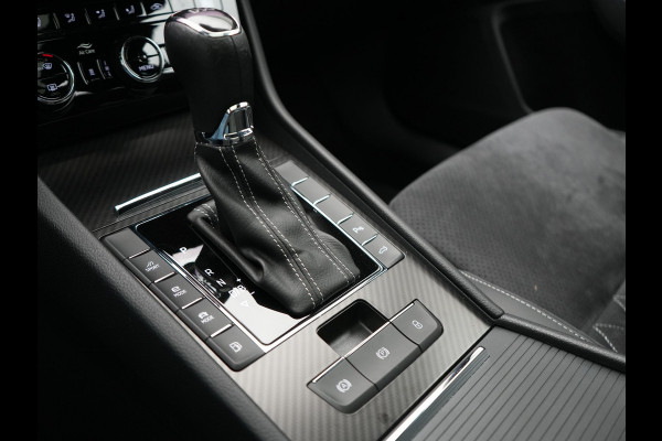Škoda Superb Combi 1.4 TSI iV Sportline Business PHEV 218pk Dealer O.H. | SOH 91,2% | Panodak | Adaptive Cruise | Camera | Canton Audio | Alcantara Sportstoelen Memory & Verwarmd | Sfeerverlichting | Keyless | BLIS | Stuur Verwarmd | Apple Carplay | Crystal LED | Navigatie | Plug In Hybrid |
