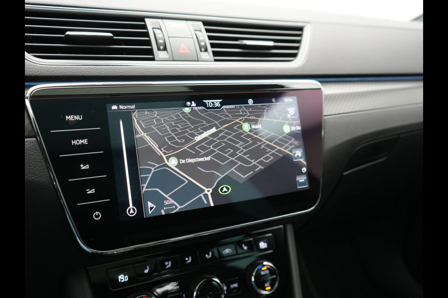 Škoda Superb Combi 1.4 TSI iV Sportline Business PHEV 218pk Dealer O.H. | SOH 91,2% | Panodak | Adaptive Cruise | Camera | Canton Audio | Alcantara Sportstoelen Memory & Verwarmd | Sfeerverlichting | Keyless | BLIS | Stuur Verwarmd | Apple Carplay | Crystal LED | Navigatie | Plug In Hybrid |
