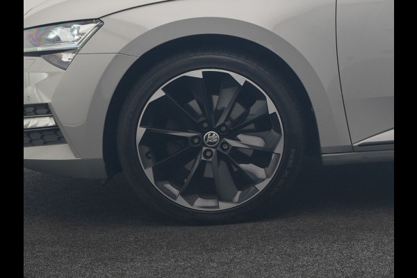 Škoda Superb Combi 1.4 TSI iV Sportline Business PHEV 218pk Dealer O.H. | SOH 91,2% | Panodak | Adaptive Cruise | Camera | Canton Audio | Alcantara Sportstoelen Memory & Verwarmd | Sfeerverlichting | Keyless | BLIS | Stuur Verwarmd | Apple Carplay | Crystal LED | Navigatie | Plug In Hybrid |
