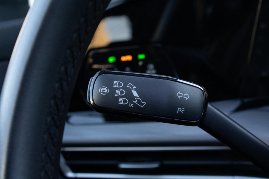 Volkswagen Golf 1.4 eHybrid R-Line Pano IQ Harman Kardon Memory Stoelmassage Carplay