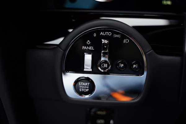 Rolls-Royce Spectre AWD / Two Tone Interior + Exterior