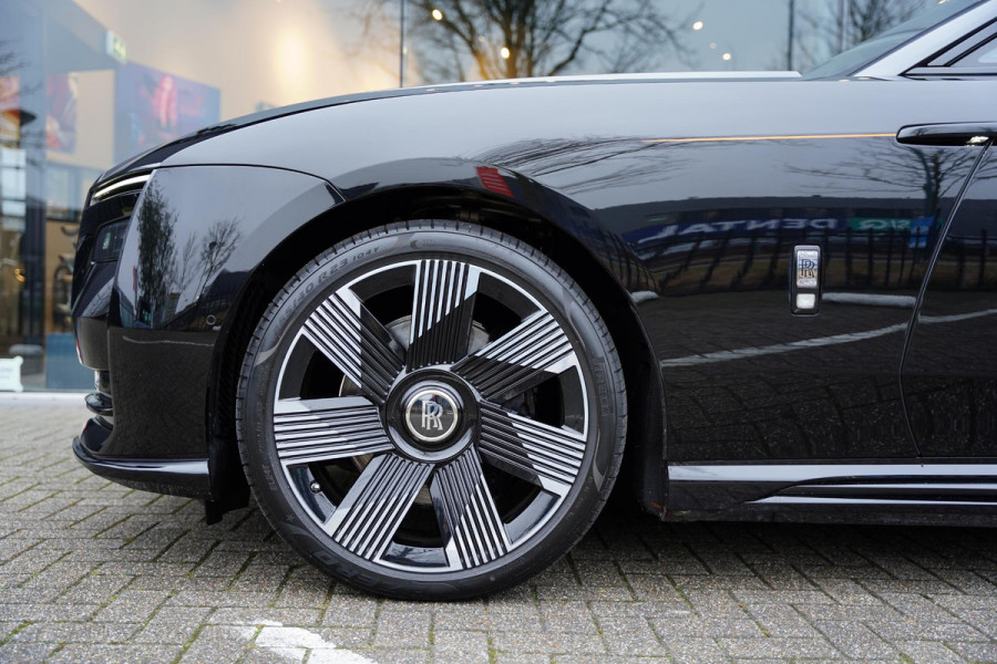 Rolls-Royce Spectre AWD / Two Tone Interior + Exterior