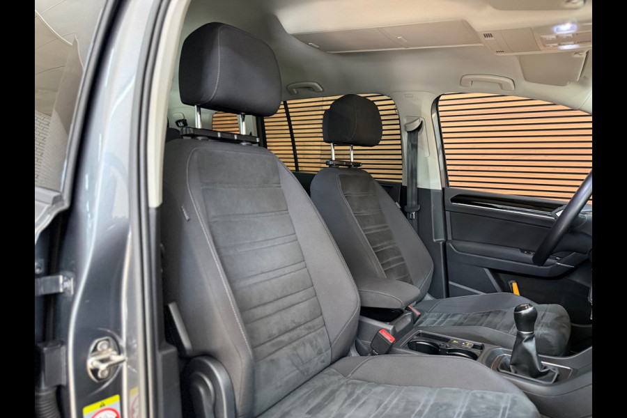 Volkswagen Touran 1.2 TSI Comfortline Business 7p | 7-Persoons | ErgoActive | Massage | ACC | Camera | Navi | CarPlay