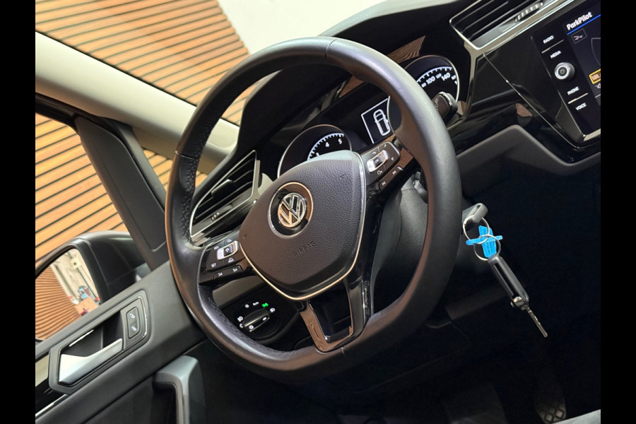 Volkswagen Touran 1.2 TSI Comfortline Business 7p | 7-Persoons | ErgoActive | Massage | ACC | Camera | Navi | CarPlay