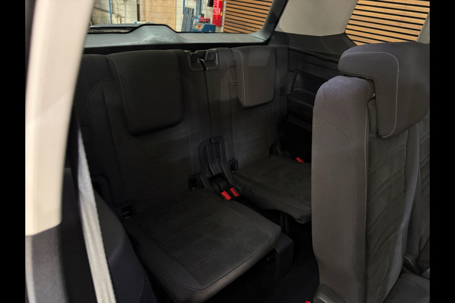 Volkswagen Touran 1.2 TSI Comfortline Business 7p | 7-Persoons | ErgoActive | Massage | ACC | Camera | Navi | CarPlay