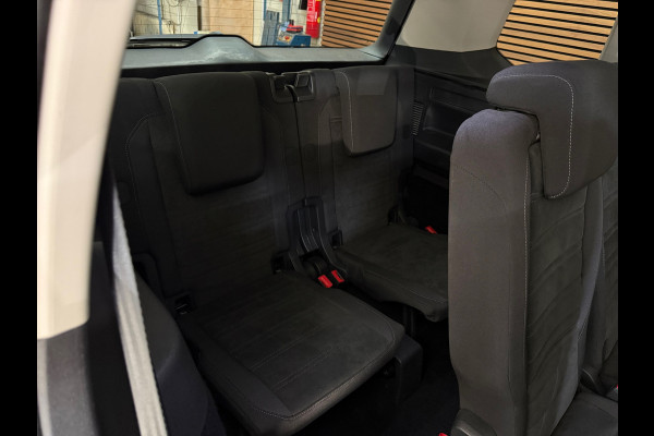 Volkswagen Touran 1.2 TSI Comfortline Business 7p | 7-Persoons | ErgoActive | Massage | ACC | Camera | Navi | CarPlay