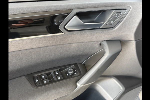 Volkswagen Touran 1.2 TSI Comfortline Business 7p | 7-Persoons | ErgoActive | Massage | ACC | Camera | Navi | CarPlay