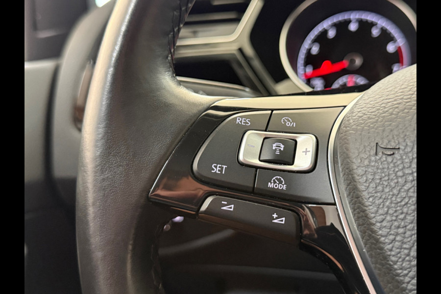 Volkswagen Touran 1.2 TSI Comfortline Business 7p | 7-Persoons | ErgoActive | Massage | ACC | Camera | Navi | CarPlay
