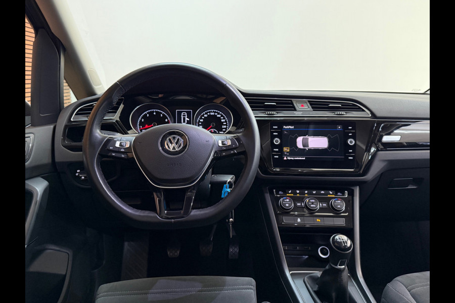 Volkswagen Touran 1.2 TSI Comfortline Business 7p | 7-Persoons | ErgoActive | Massage | ACC | Camera | Navi | CarPlay