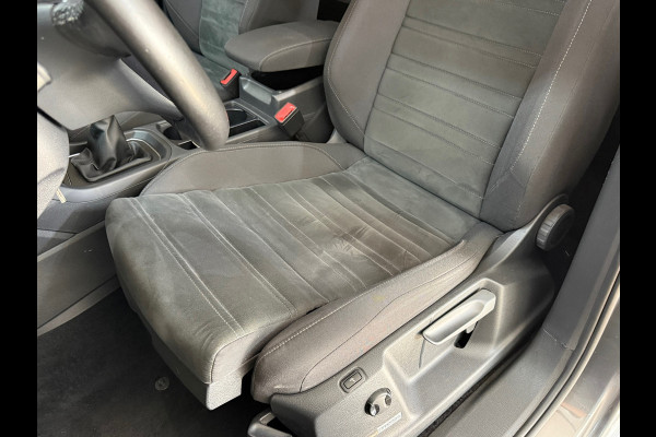 Volkswagen Touran 1.2 TSI Comfortline Business 7p | 7-Persoons | ErgoActive | Massage | ACC | Camera | Navi | CarPlay