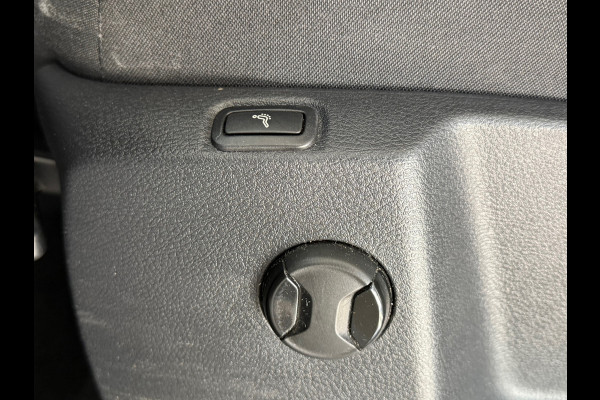 Volkswagen Touran 1.2 TSI Comfortline Business 7p | 7-Persoons | ErgoActive | Massage | ACC | Camera | Navi | CarPlay