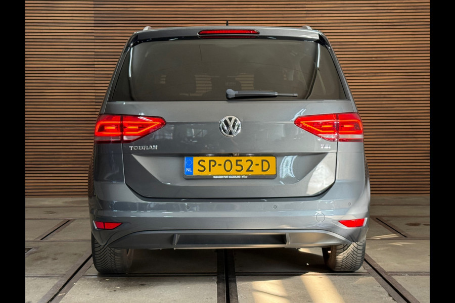 Volkswagen Touran 1.2 TSI Comfortline Business 7p | 7-Persoons | ErgoActive | Massage | ACC | Camera | Navi | CarPlay