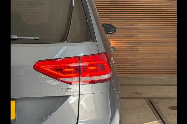 Volkswagen Touran 1.2 TSI Comfortline Business 7p | 7-Persoons | ErgoActive | Massage | ACC | Camera | Navi | CarPlay