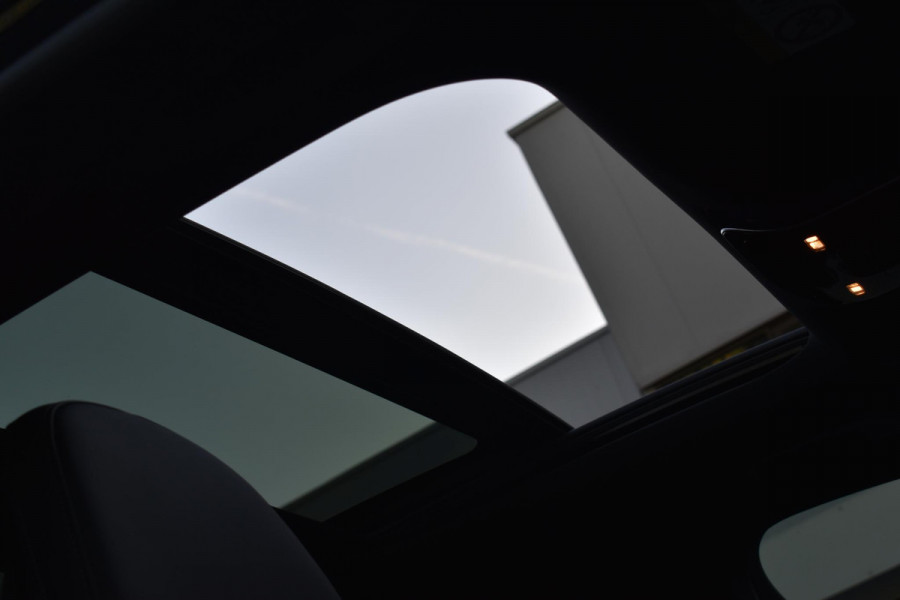 Mercedes-Benz C-Klasse 300 4MATIC AMG Pano 360C Keyless 20" Trekhaak