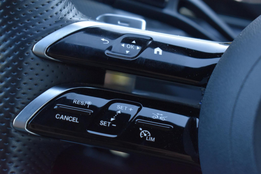 Mercedes-Benz C-Klasse 300 4MATIC AMG Pano 360C Keyless 20" Trekhaak
