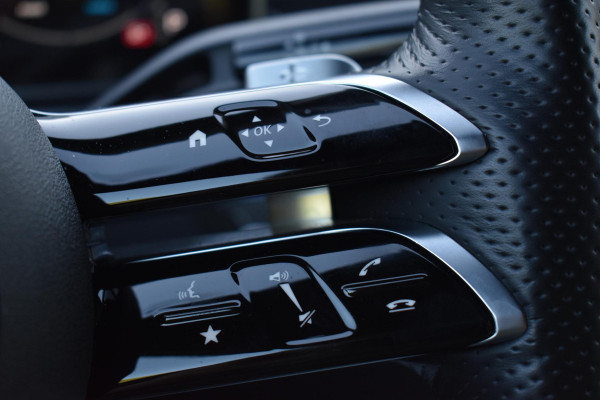 Mercedes-Benz C-Klasse 300 4MATIC AMG Pano 360C Keyless 20" Trekhaak