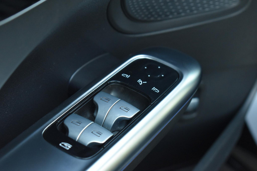 Mercedes-Benz C-Klasse 300 4MATIC AMG Pano 360C Keyless 20" Trekhaak