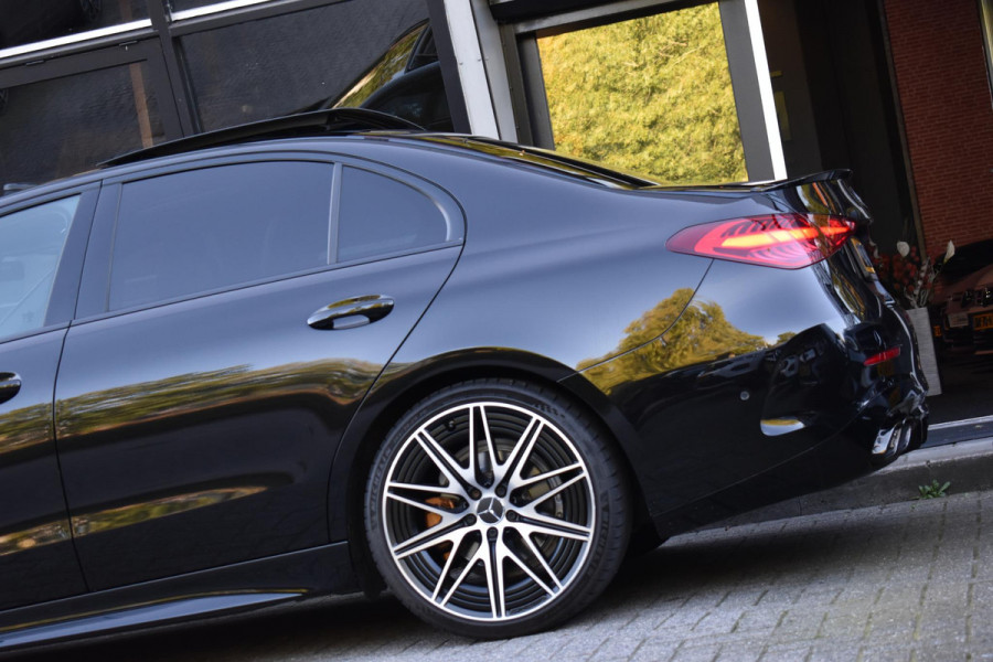 Mercedes-Benz C-Klasse 300 4MATIC AMG Pano 360C Keyless 20" Trekhaak