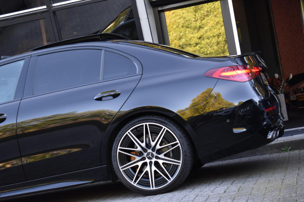 Mercedes-Benz C-Klasse 300 4MATIC AMG Pano 360C Keyless 20" Trekhaak