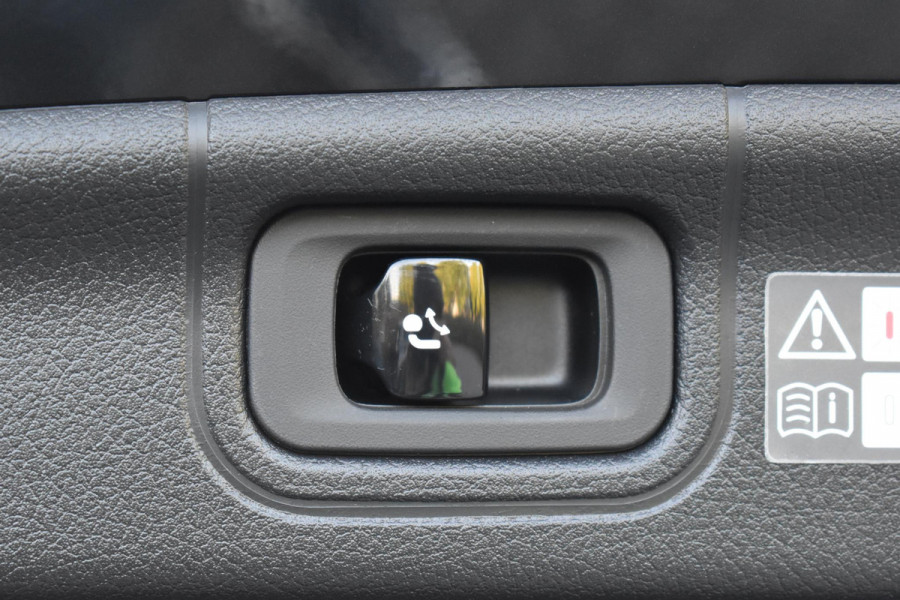 Mercedes-Benz C-Klasse 300 4MATIC AMG Pano 360C Keyless 20" Trekhaak
