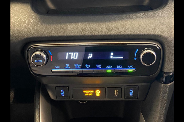 Toyota Yaris 1.5 HYBRIDE BI-TONE GARANTIE TOT 07-2031! . STOELVERWARMING . APPLE CARPLAY & ANDRIOD AUTO . ADAPTIEVE CRUISE CONTROL .