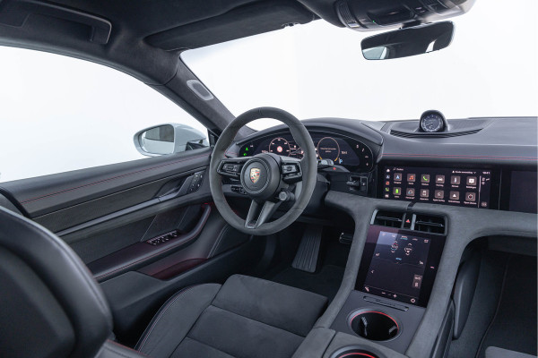 Porsche Taycan Sport Turismo GTS 93 kWh 598pk Pano 4-wielsturing HuD 21'' Luchtv. PPF