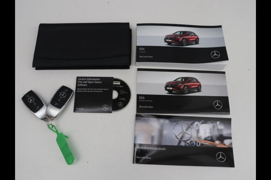 Mercedes-Benz EQA 250+ AMG Line 71 kWh SOH 98,5% | Trekhaak | LED | Stoelverwarming | Apple Carplay | Pano.Dak | Camera |