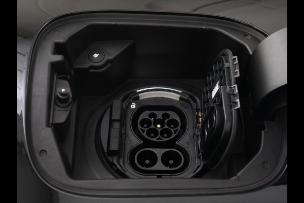 Mercedes-Benz EQA 250+ AMG Line 71 kWh SOH 98,5% | Trekhaak | LED | Stoelverwarming | Apple Carplay | Pano.Dak | Camera |