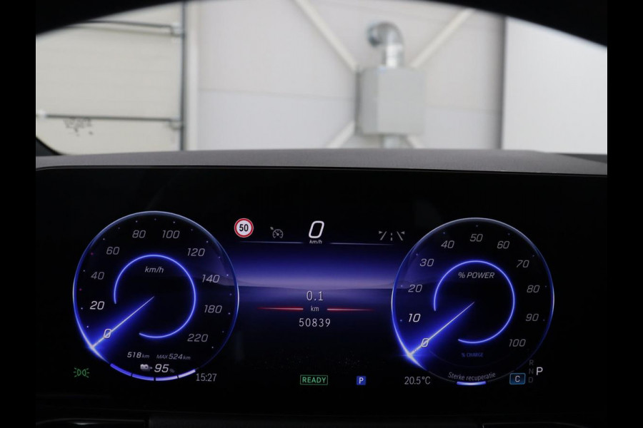 Mercedes-Benz EQA 250+ AMG Line 71 kWh SOH 98,5% | Trekhaak | LED | Stoelverwarming | Apple Carplay | Pano.Dak | Camera |