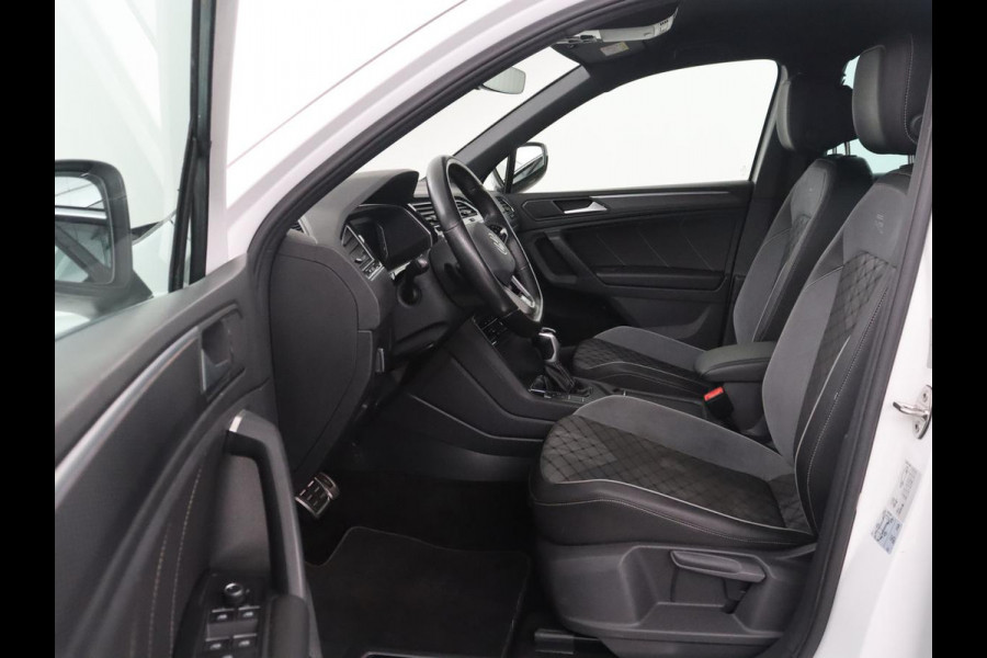 Volkswagen Tiguan 1.5 eHybrid Edition 20 SOH 93,3 % | R-Line | Trekhaak | LED | Camera | Apple Carplay |