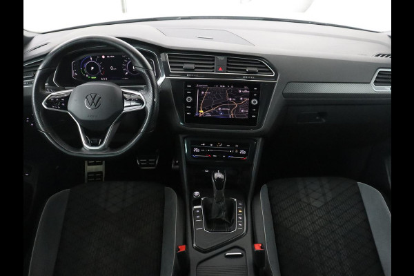 Volkswagen Tiguan 1.5 eHybrid Edition 20 SOH 93,3 % | R-Line | Trekhaak | LED | Camera | Apple Carplay |