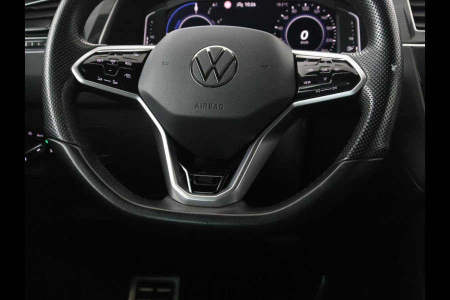 Volkswagen Tiguan 1.5 eHybrid Edition 20 SOH 93,3 % | R-Line | Trekhaak | LED | Camera | Apple Carplay |