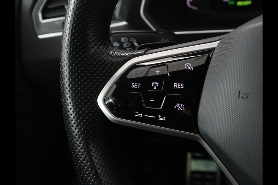 Volkswagen Tiguan 1.5 eHybrid Edition 20 SOH 93,3 % | R-Line | Trekhaak | LED | Camera | Apple Carplay |