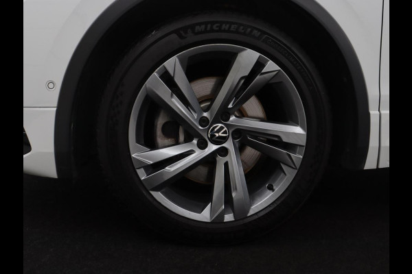 Volkswagen Tiguan 1.5 eHybrid Edition 20 SOH 93,3 % | R-Line | Trekhaak | LED | Camera | Apple Carplay |